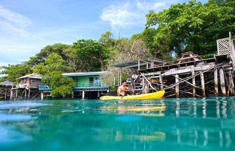 Lusia'S Lagoon Chalets Salelologa Exterior photo