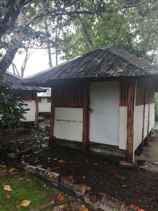 Lusia'S Lagoon Chalets Salelologa Exterior photo